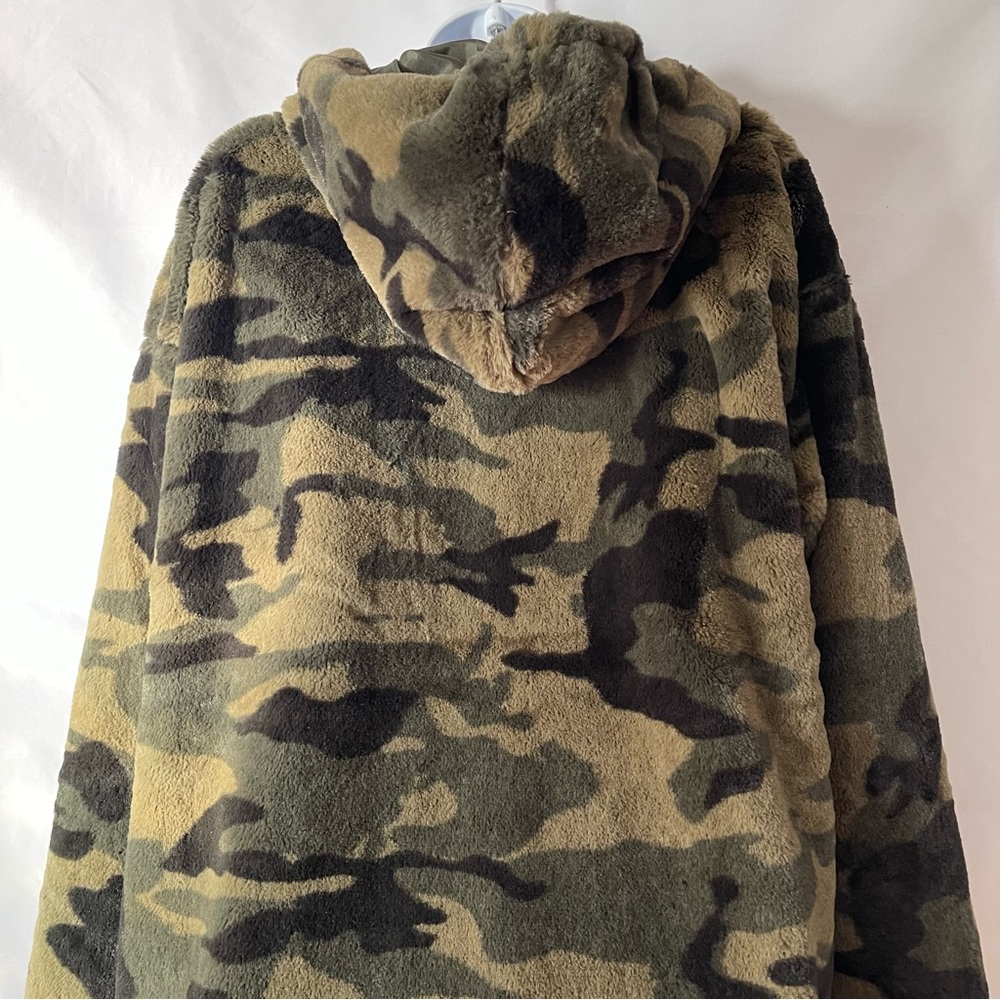 Wild honey fuzzy camo jacket size L. - Picture 4 of 9